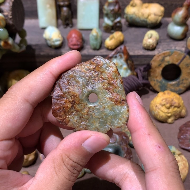 未镶嵌岫岩河磨玉(透闪石质玉)把件