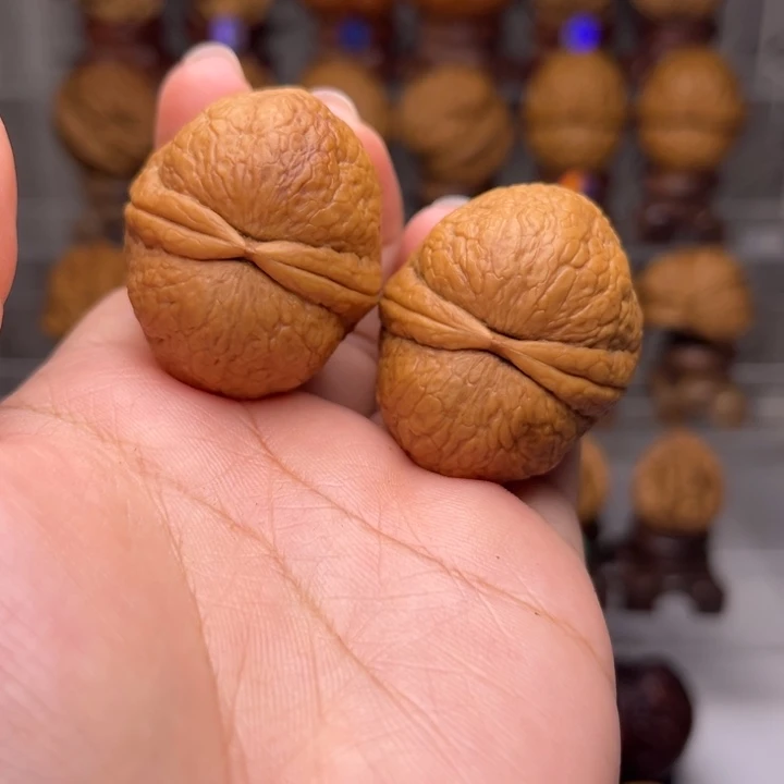 文玩核桃吊坠血玉元宝37尺Y5