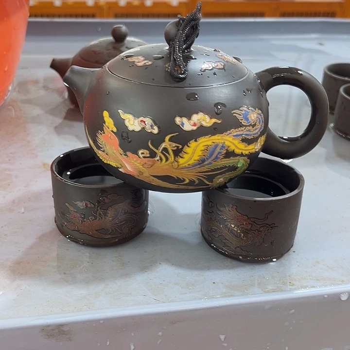 紫砂茶宠的仿古家具纪念碑