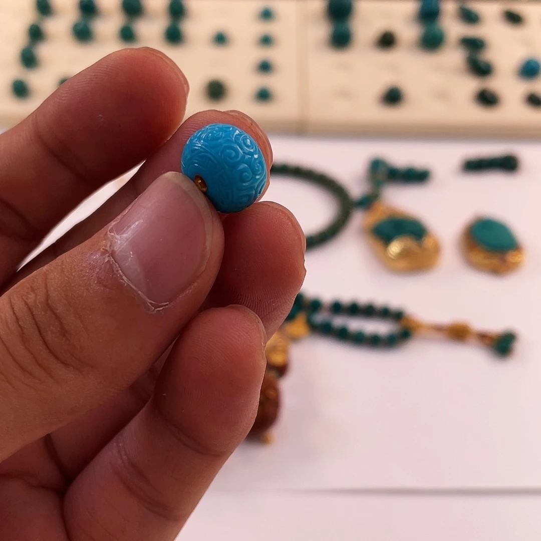 绿松石未镶嵌颈饰