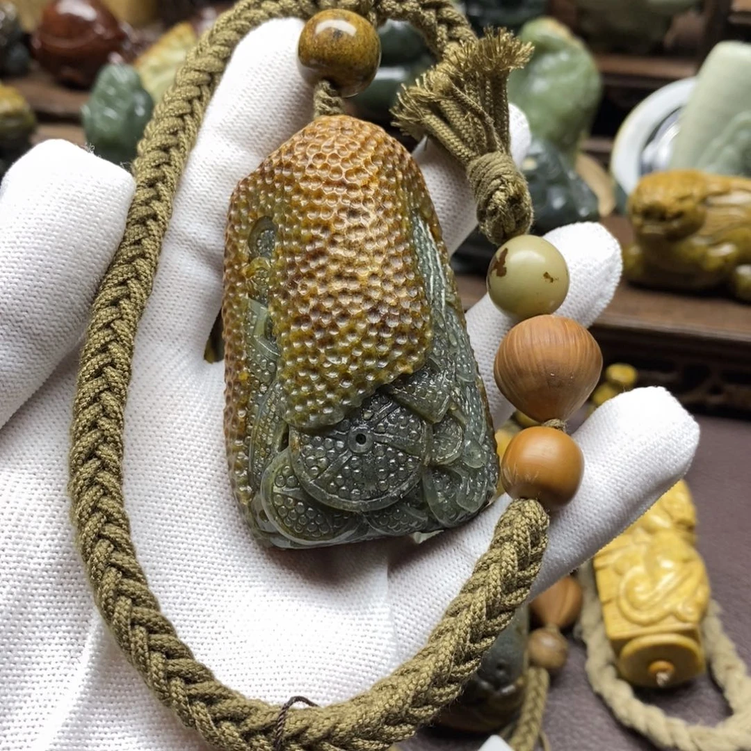 未镶嵌岫岩河磨玉（透闪石质玉）把件?****?