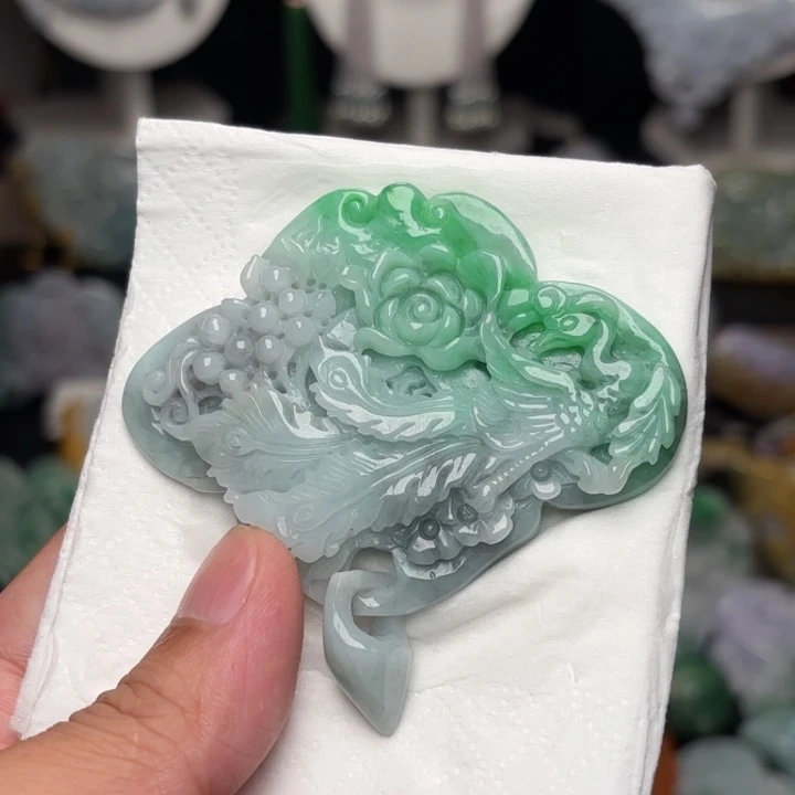 翡翠未镶嵌颈饰吊坠