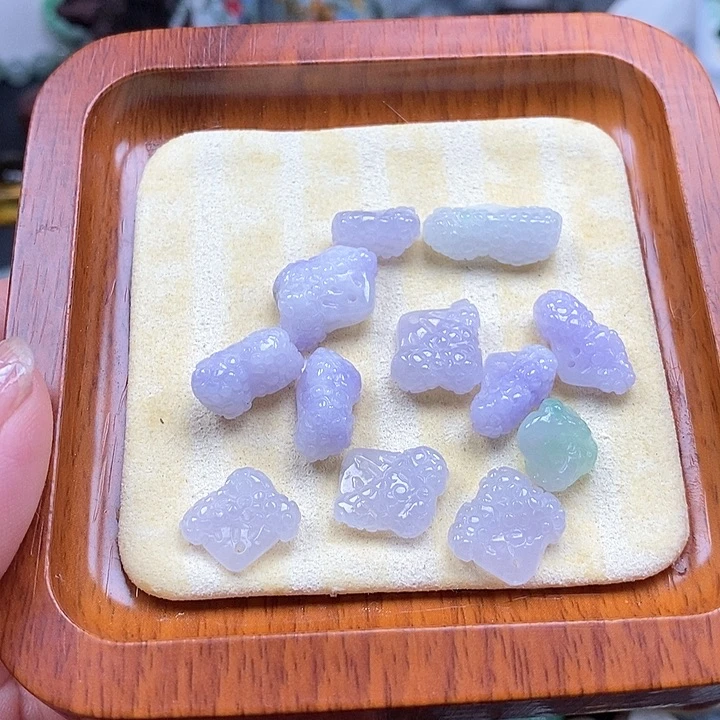 吊坠(不含链)未镶嵌翡翠一个70