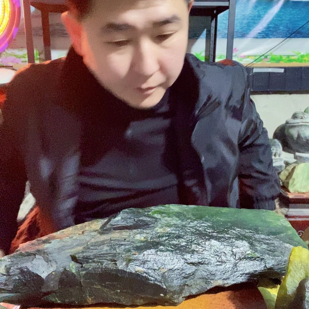 众***器蛇纹石玉未镶嵌珠宝半成品