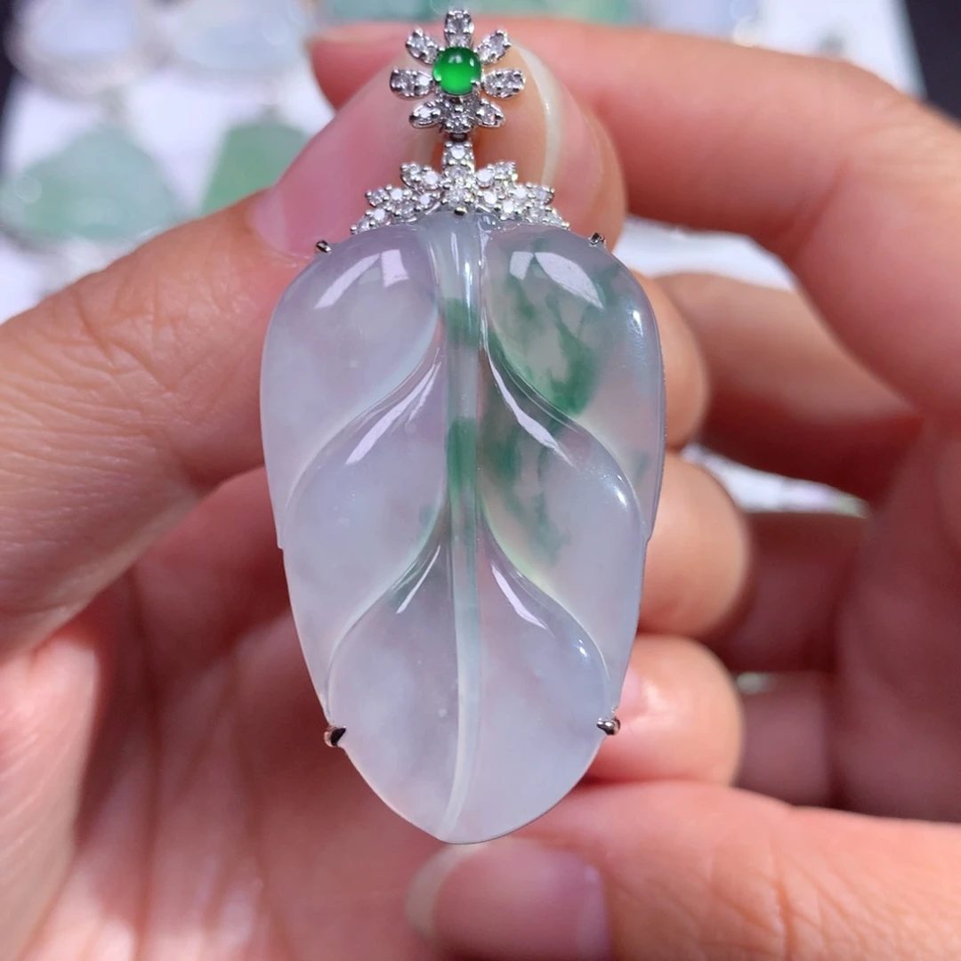 翡翠颈饰18K金镶嵌冰胶底飘花意境感叶子吊坠