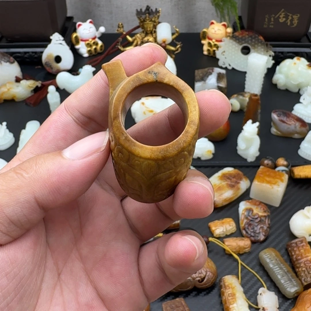 用***7和田玉（糖玉）未镶嵌颈饰