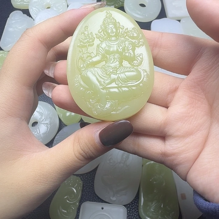 石英质玉未镶嵌颈饰