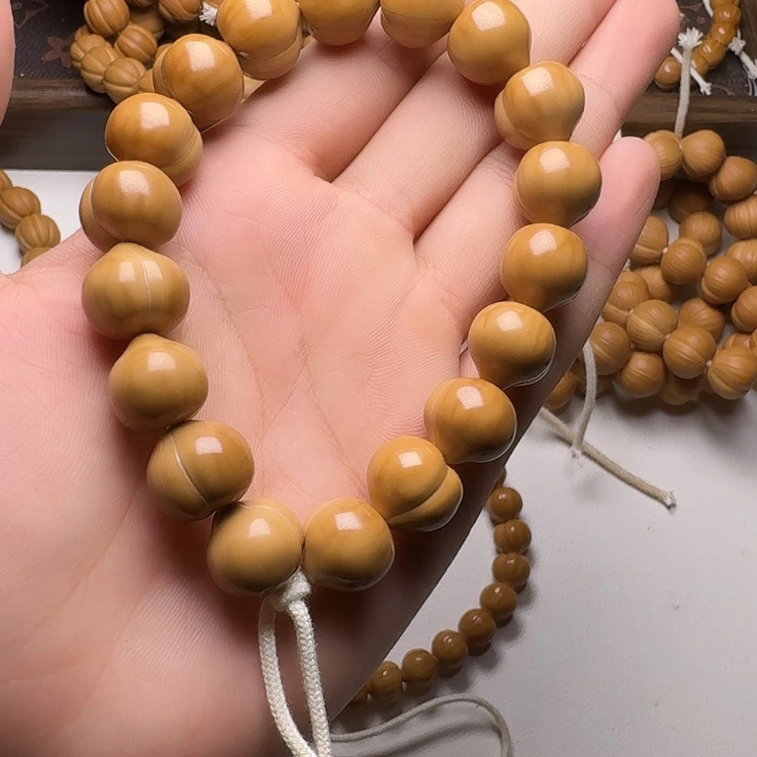 猴头核桃吊坠泡芙屁桃