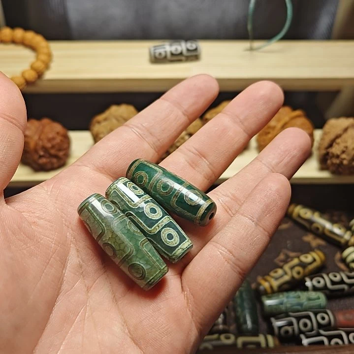 玛瑙/玉髓合金闪电狗3，九眼天珠