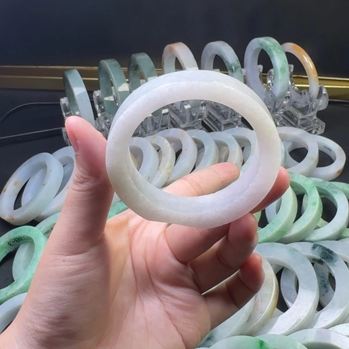 定制翡翠未镶嵌翡翠手镯定制