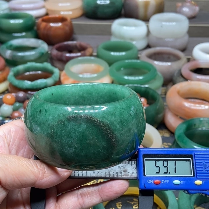 石英质玉手镯未镶嵌