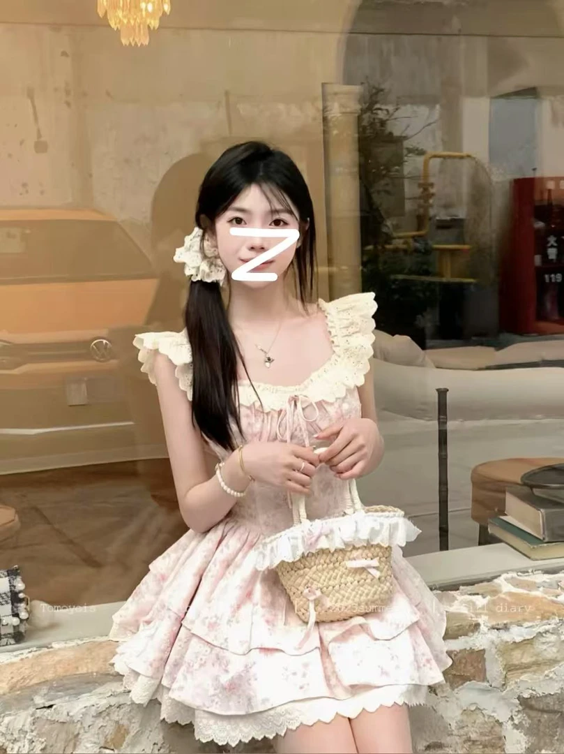 古堡公主裙女夏季收腰显瘦设计感纯欲风甜美小飞袖碎花气质连衣裙