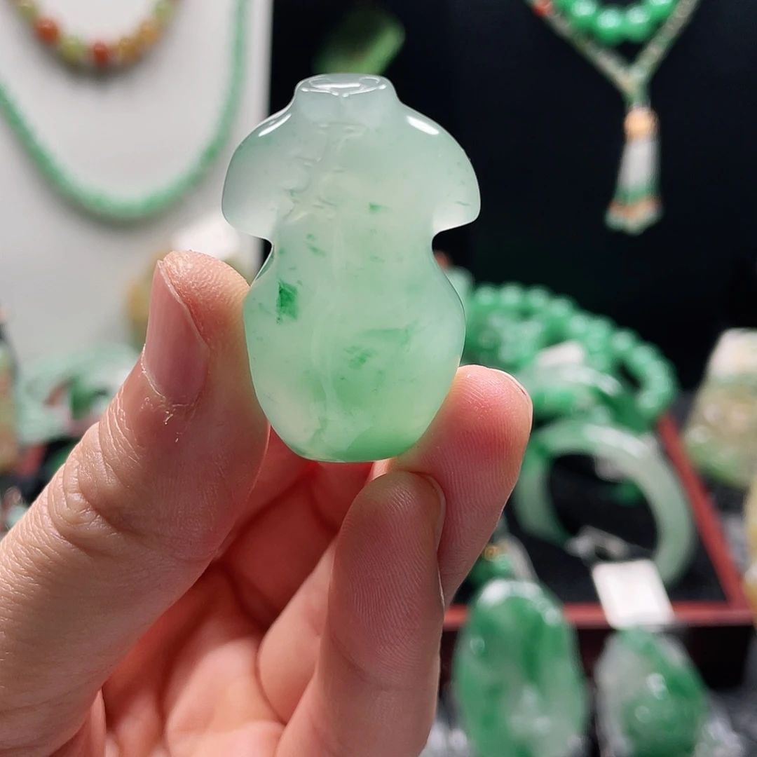 石英质玉未镶嵌吊坠