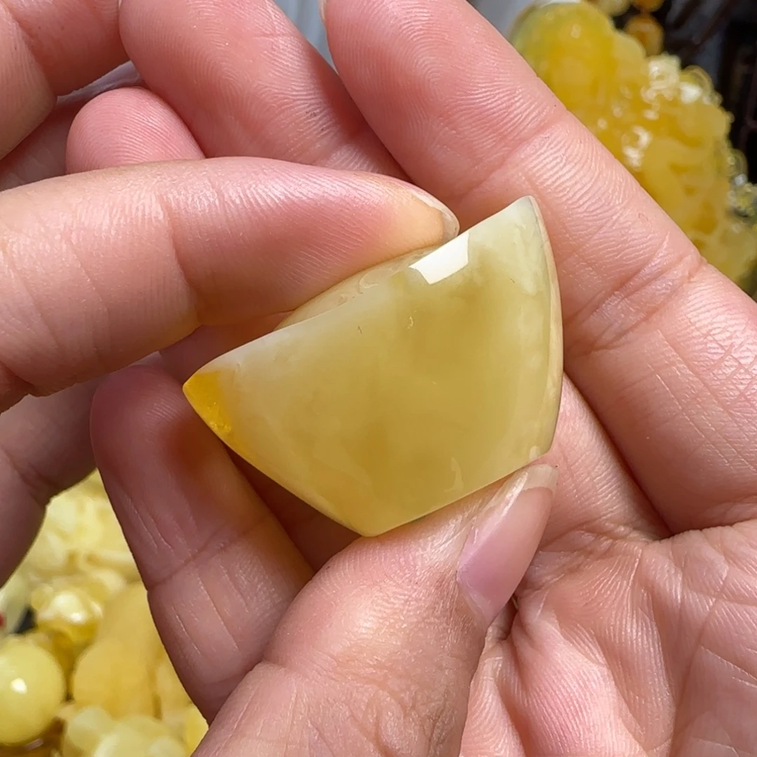 蜜蜡未镶嵌珠宝奇石