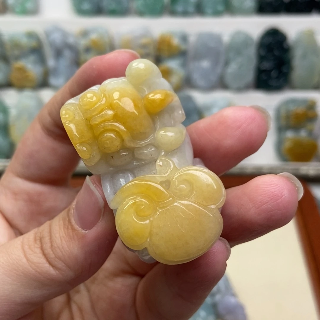 翡翠吊坠(赠链)未镶嵌