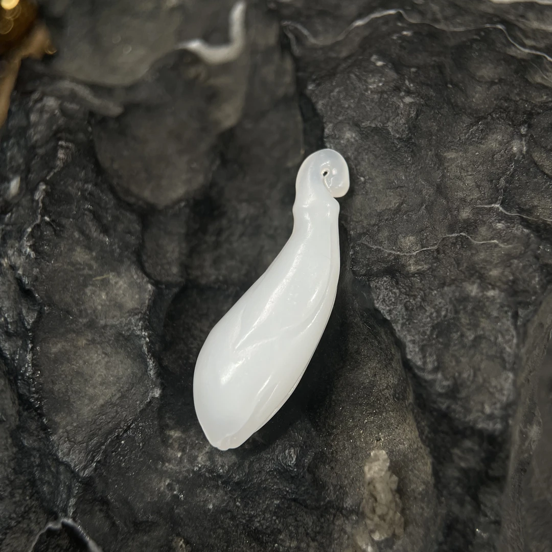 【仙殊】冰猫白玉手工雕玉兰花36*11*9 KT25081512