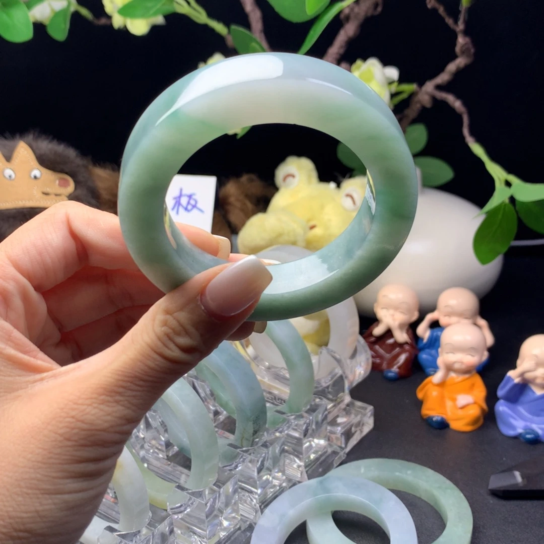 w***p定制翡翠未镶嵌翡翠手镯61