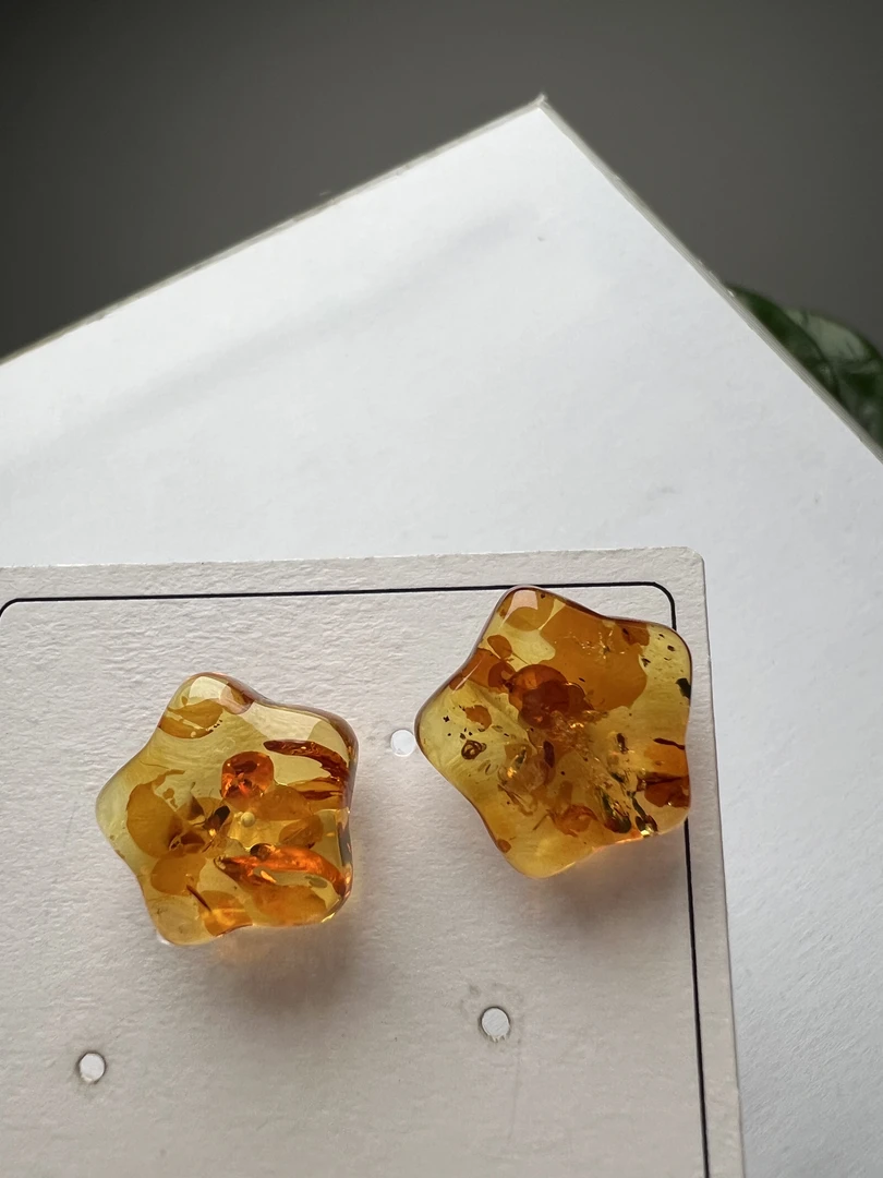 天然花珀五角星镶嵌s925耳钉尺寸约13-15mm多样性发货只发其一