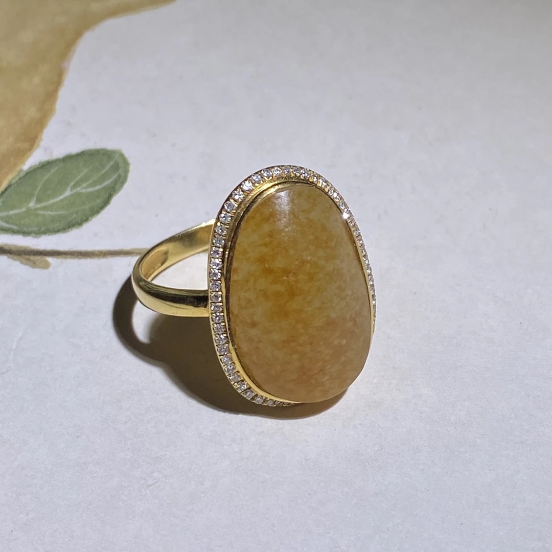 新疆和田玉黄沁蛋面18K镶嵌戒指 港号14