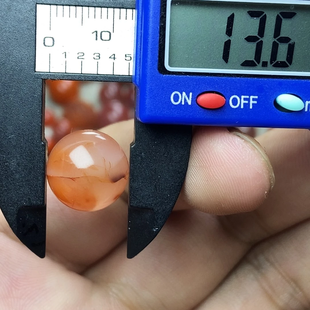 南红玛瑙未镶嵌配饰有瑕疵