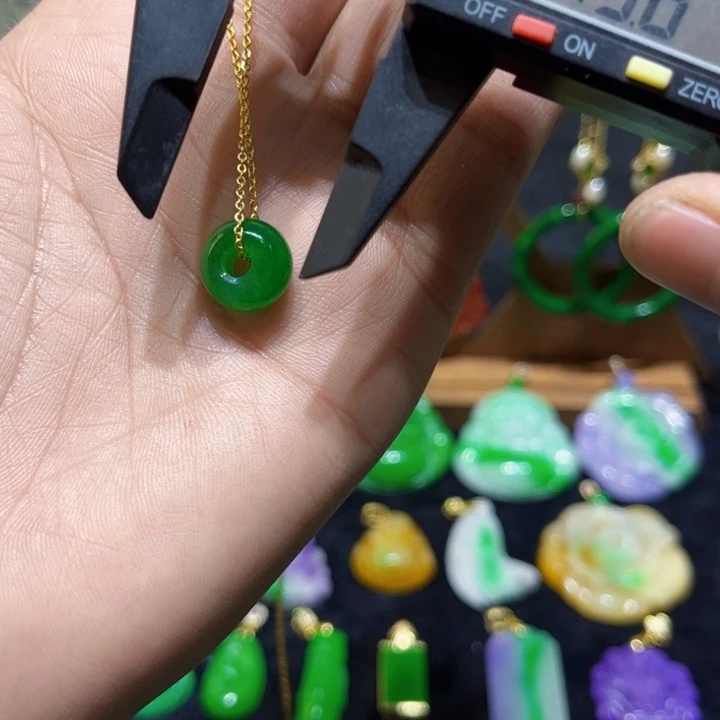 翡翠颈饰未镶嵌吊坠