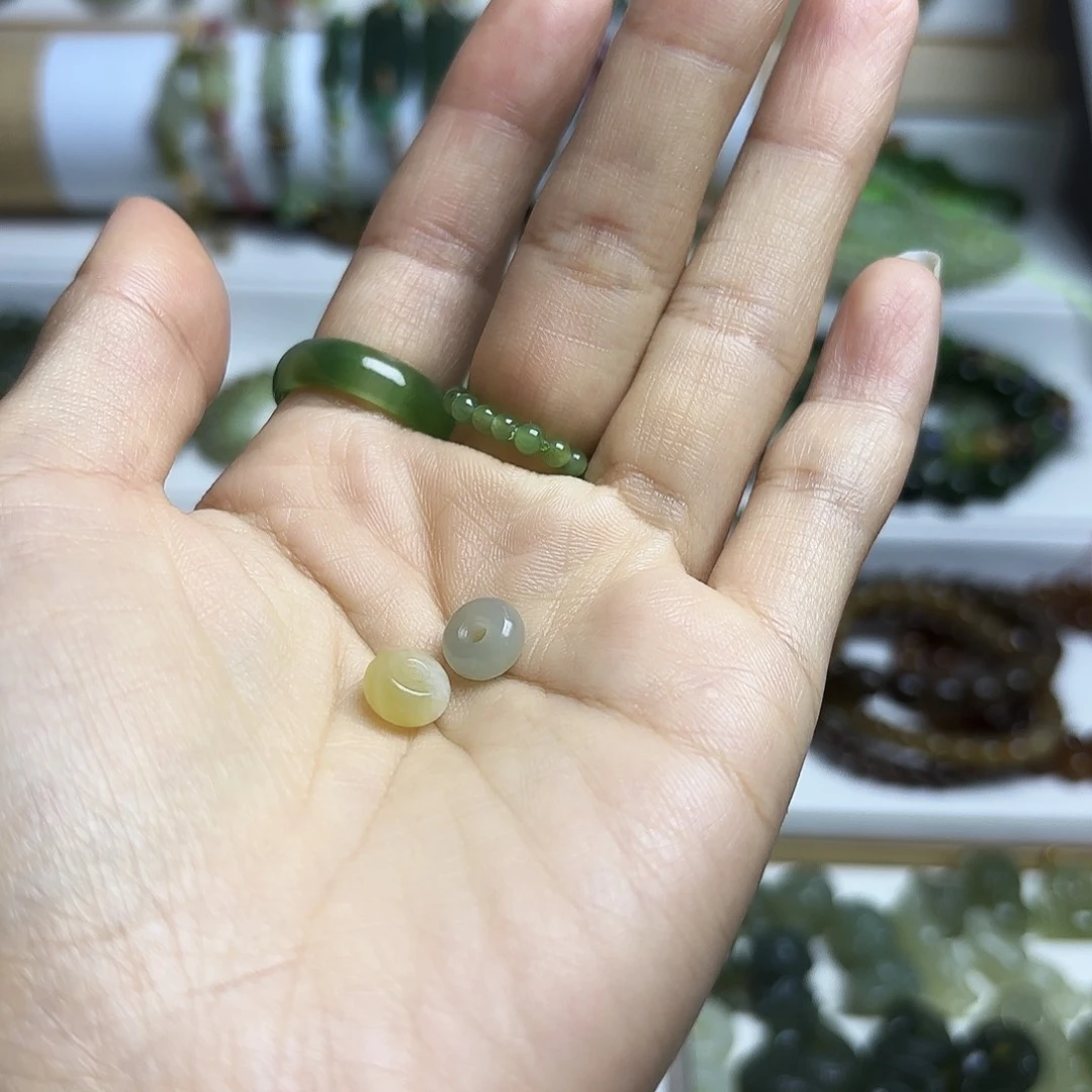 和田玉颈饰未镶嵌风**华小扣子两个