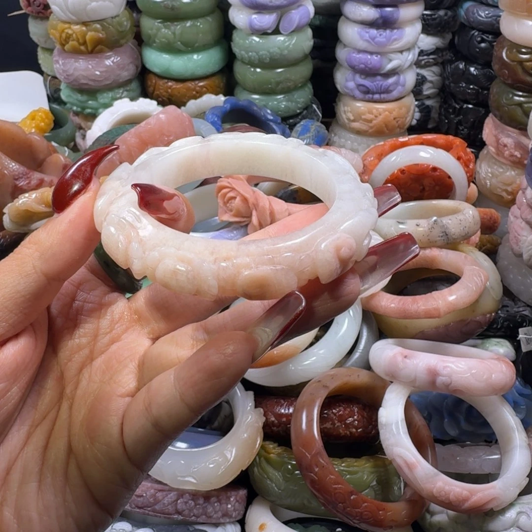 石英质玉（佘太翠）未镶嵌手镯19。56。不退换