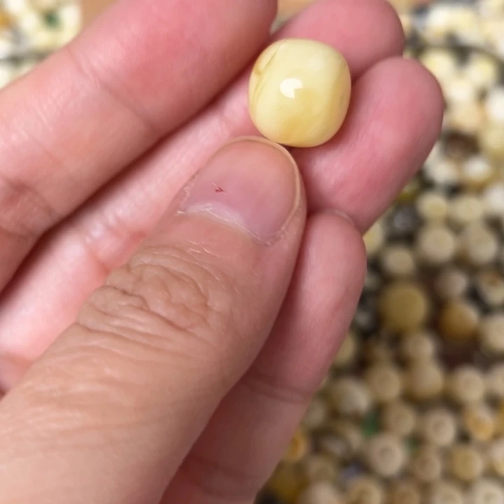 蜜蜡未镶嵌裸石12.4mm一个