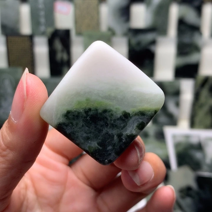 独山玉颈饰未镶嵌