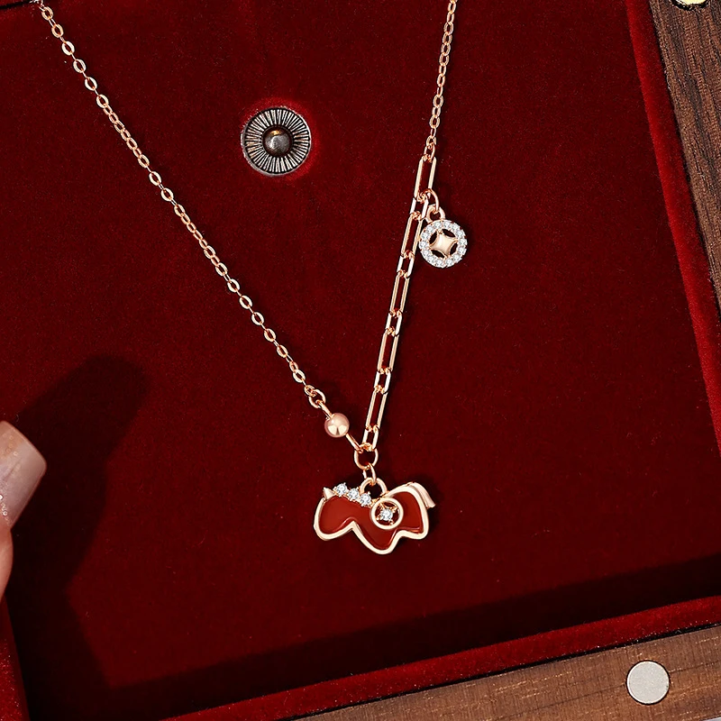 樊尼娅 坠链均925银合成锆石 原创钱币女本命年马年锁骨链新中式