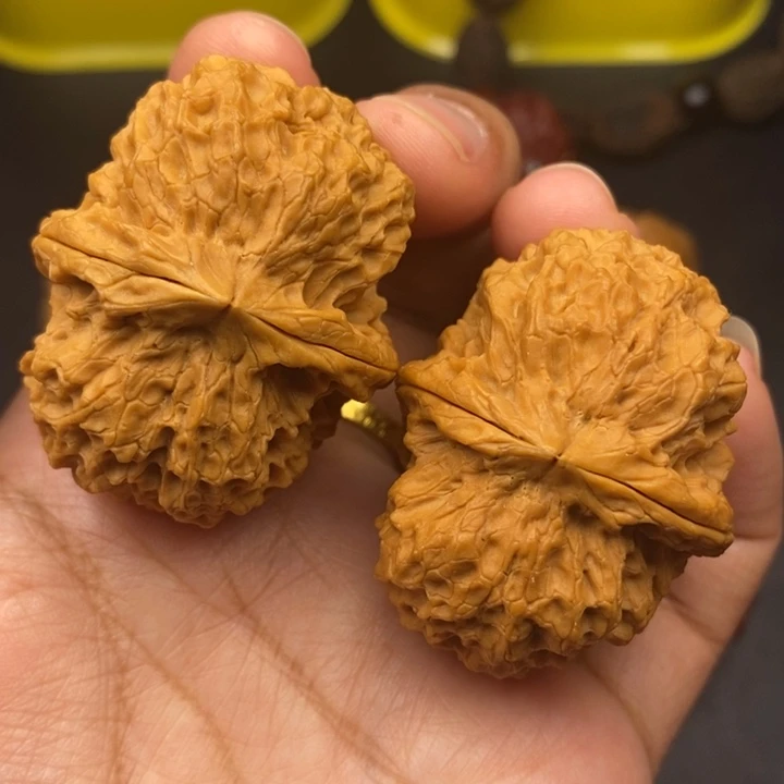 文玩核桃吊坠44尺麒麟元宝