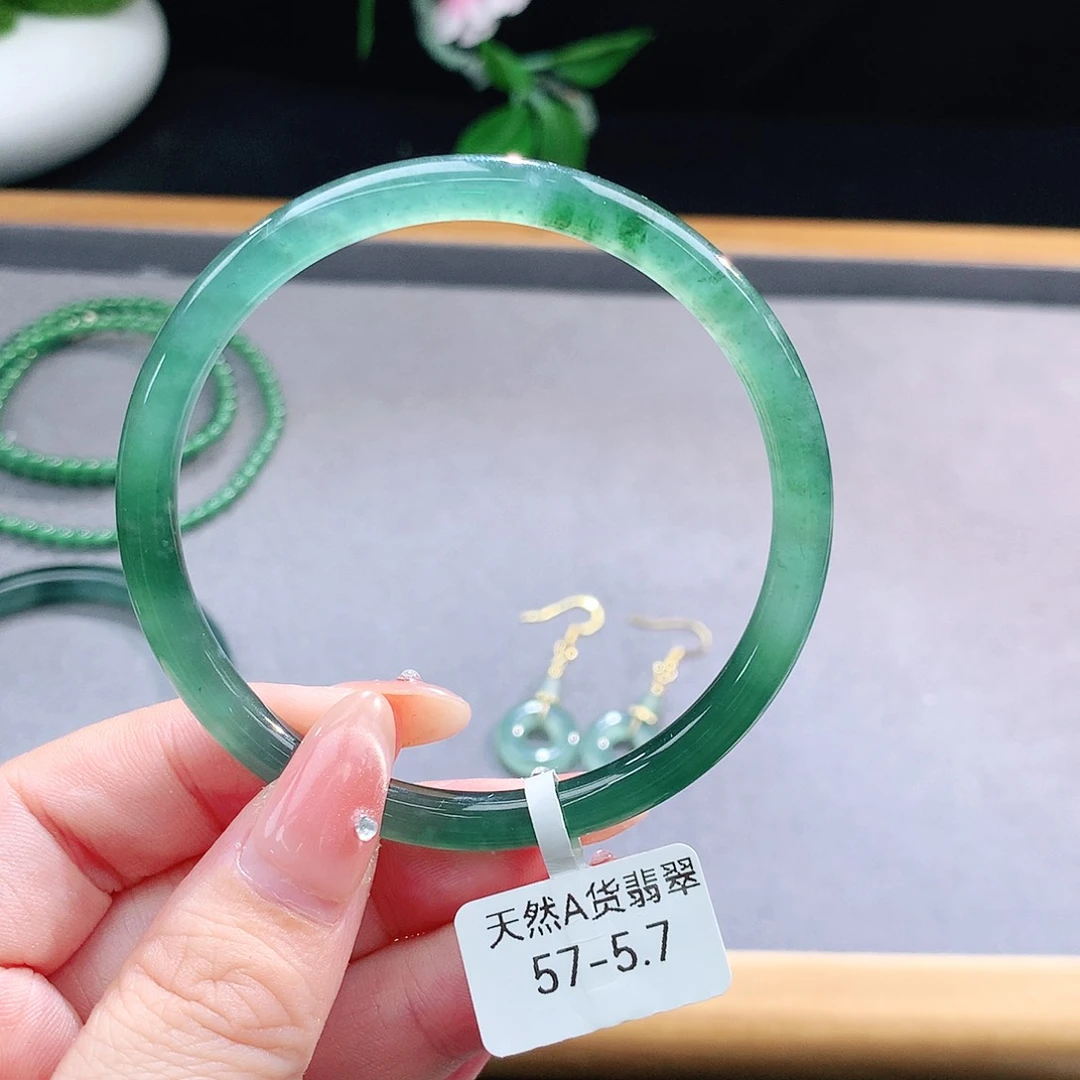 未镶嵌手镯（圆镯）翡翠