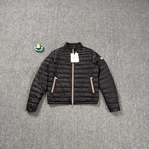 未使用 MONCLER 蒙口 Daniel系列黑色轻薄羽绒服/3码