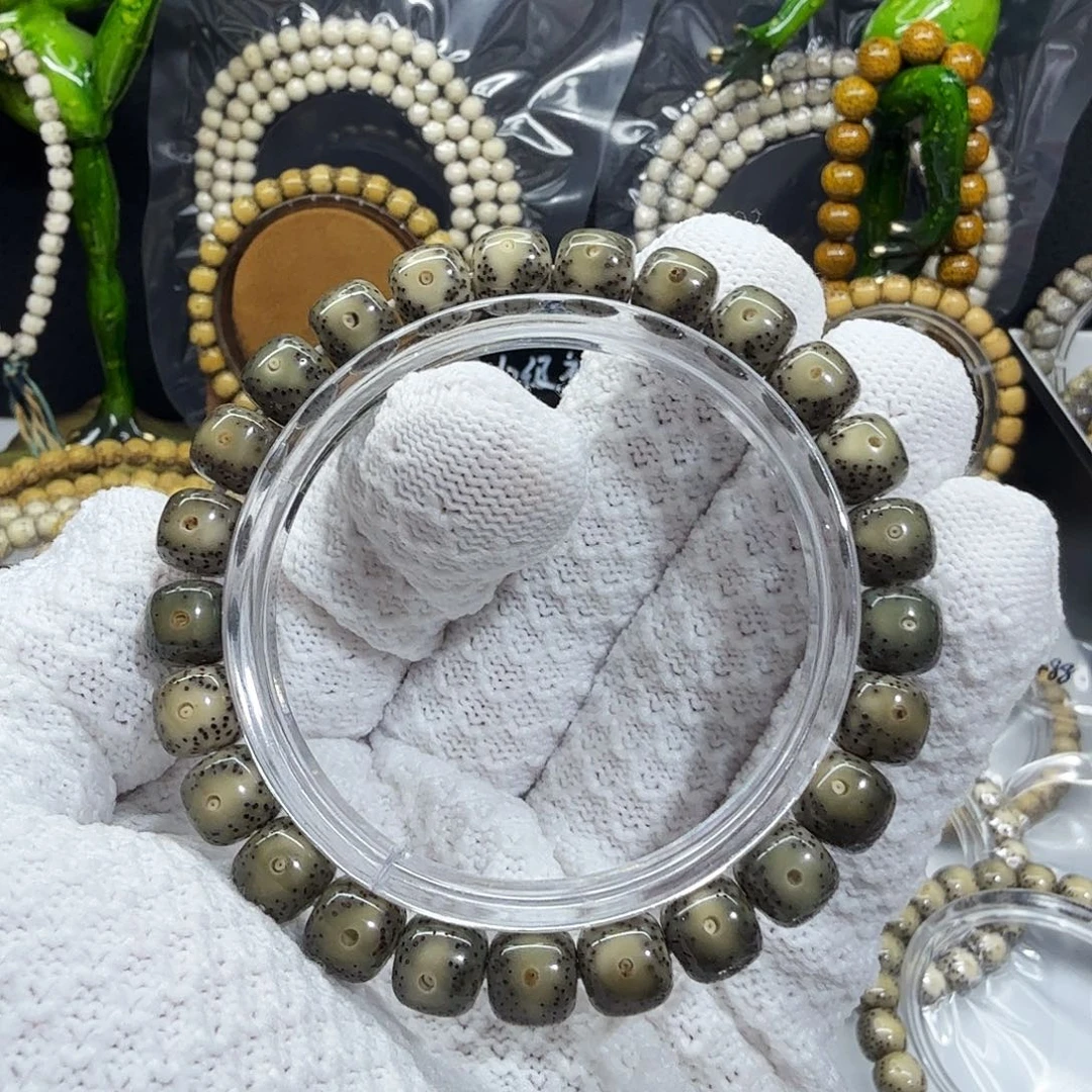 吊坠星月菩提9/8黄金瞳