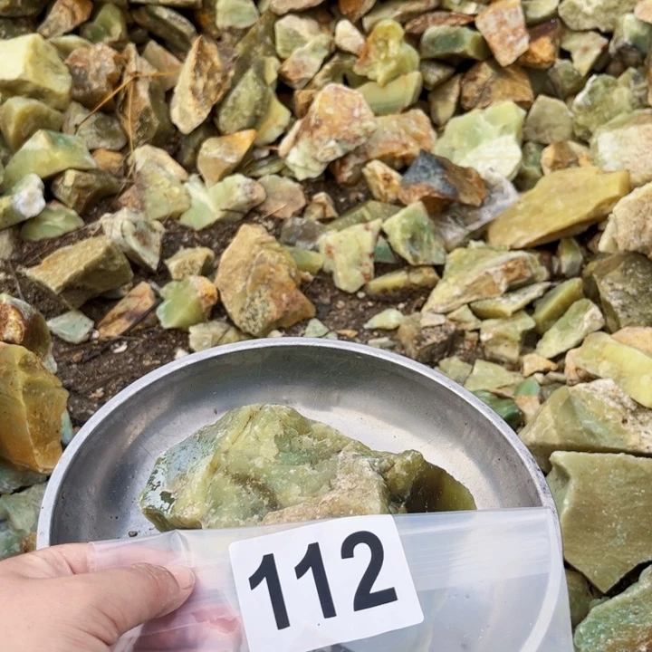 未镶嵌蛇纹石玉珠宝半成品