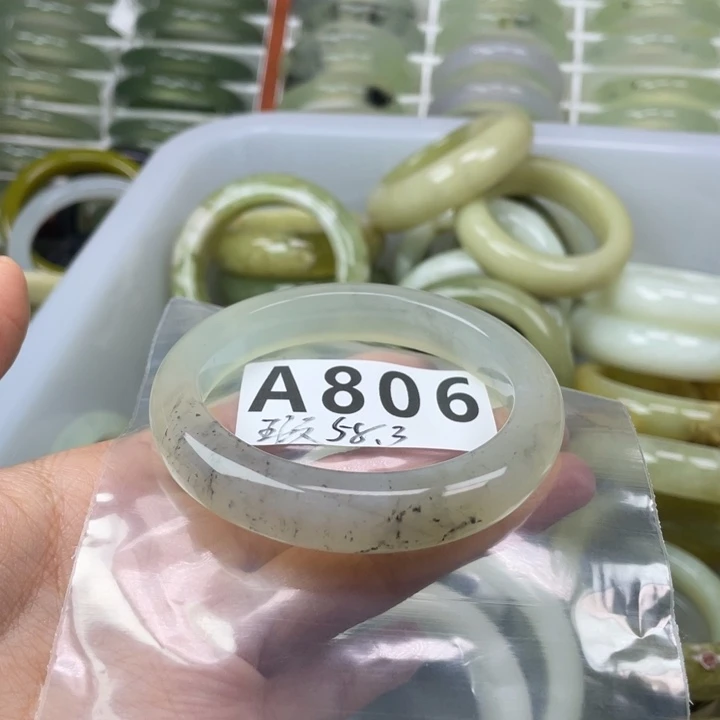 诺***米蛇纹石玉未镶嵌手镯