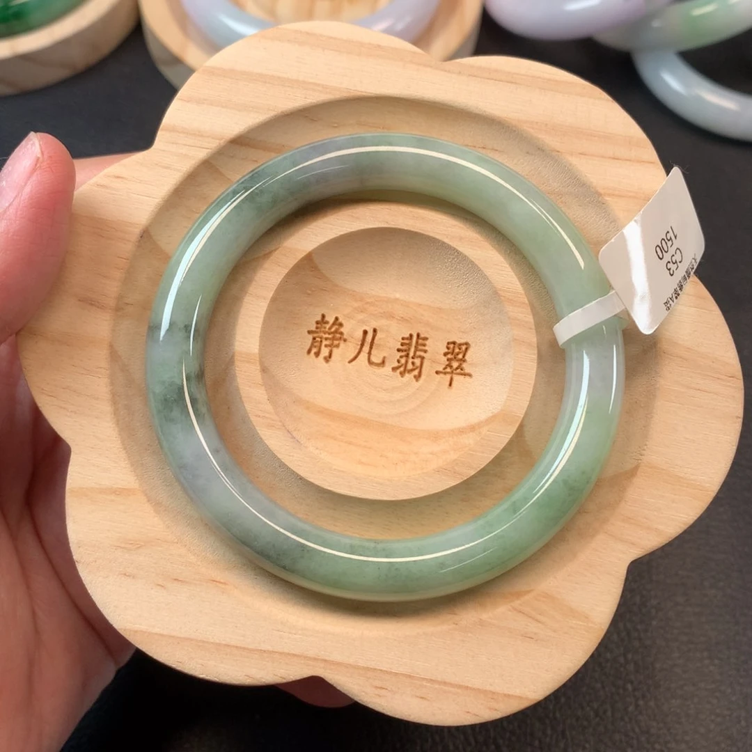 翡翠手镯未镶嵌53圈口