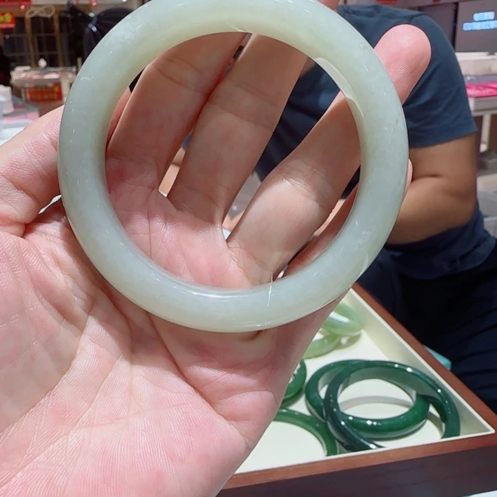 未镶嵌手镯和田玉625