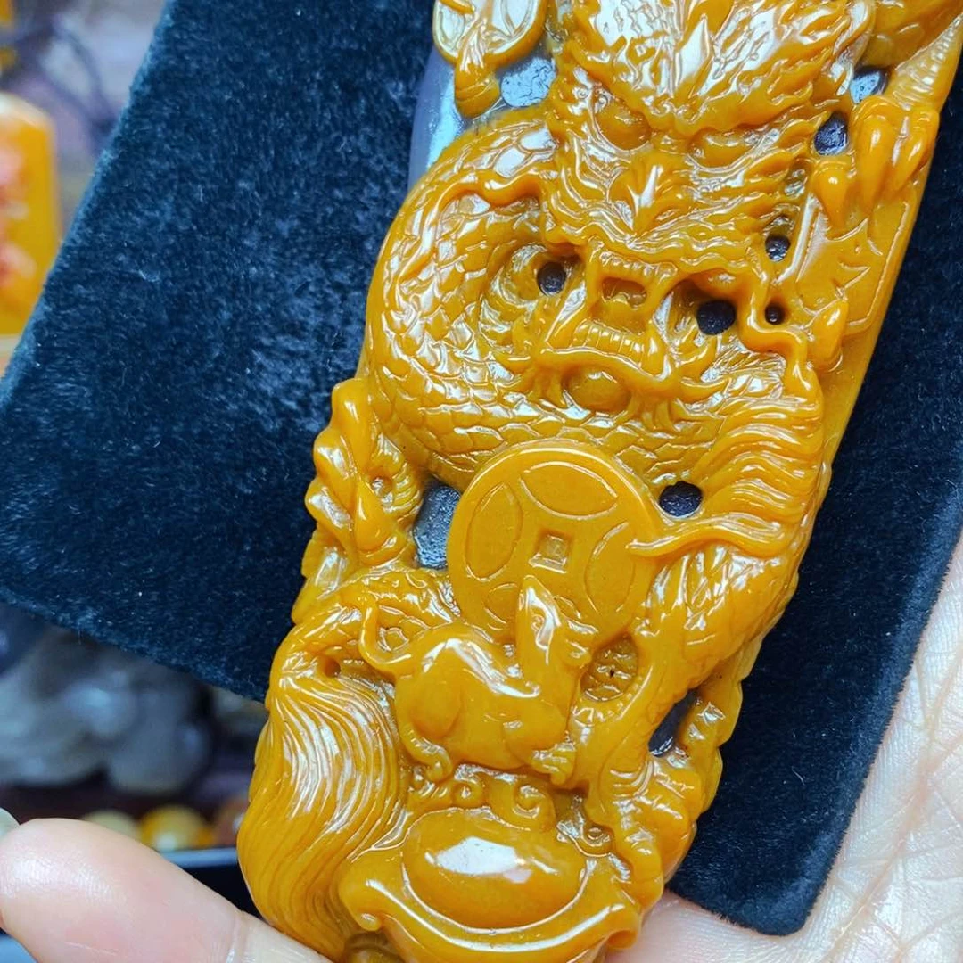 未镶嵌石英质玉（黄龙玉）颈饰