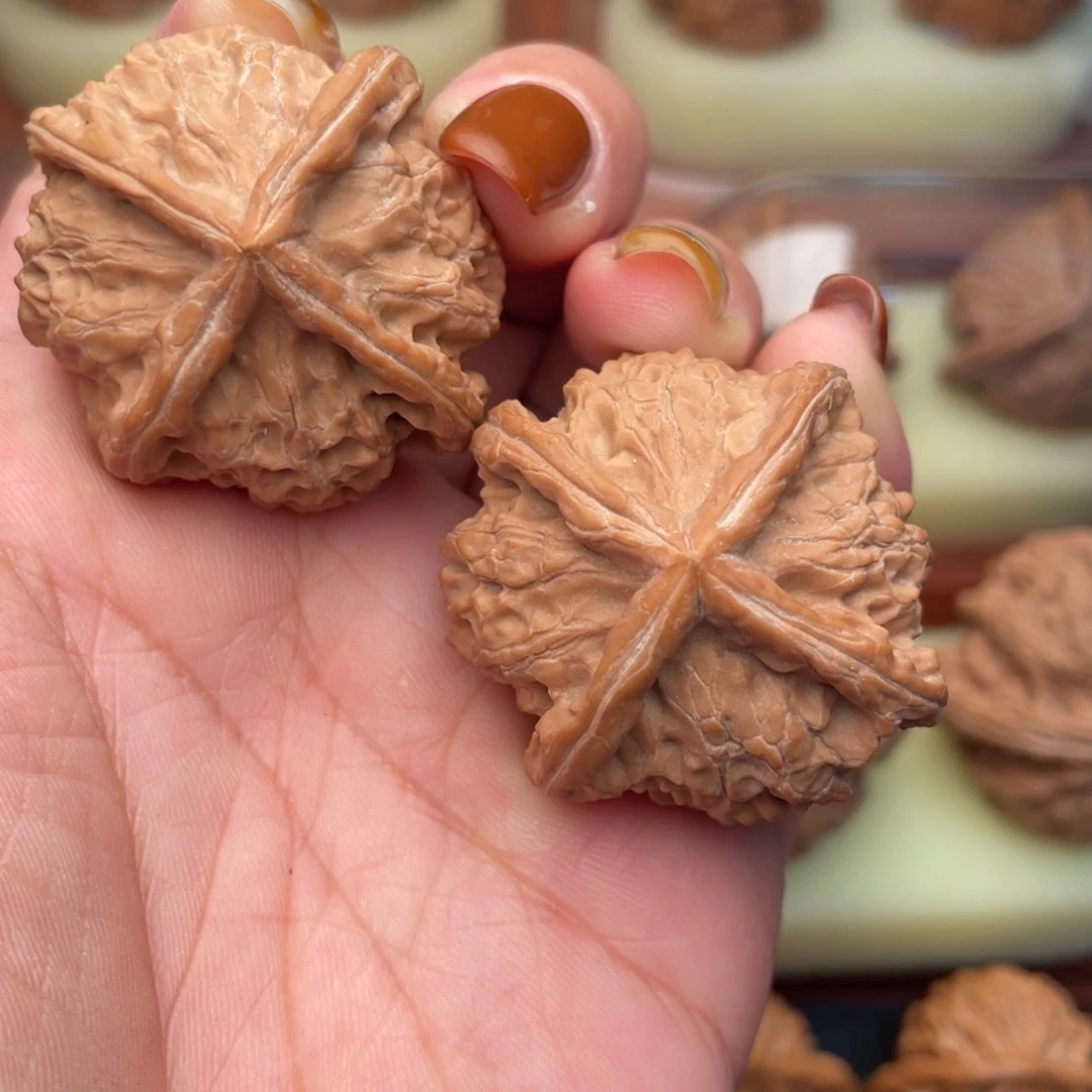 文玩核桃把件金锭四棱