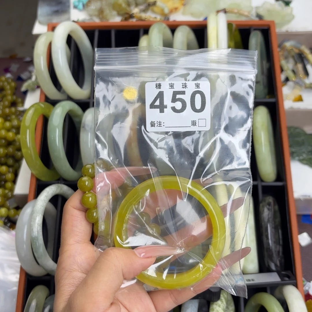 未镶嵌蛇纹石玉手镯萱**?