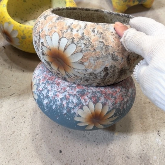 罐默认微瑕，有孔编号15-242