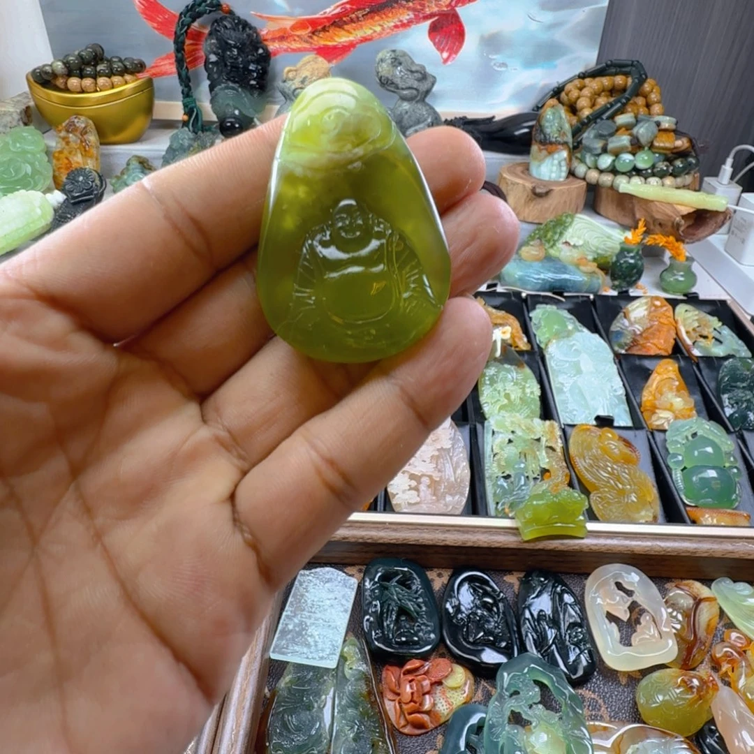 蛇纹石玉未镶嵌颈饰