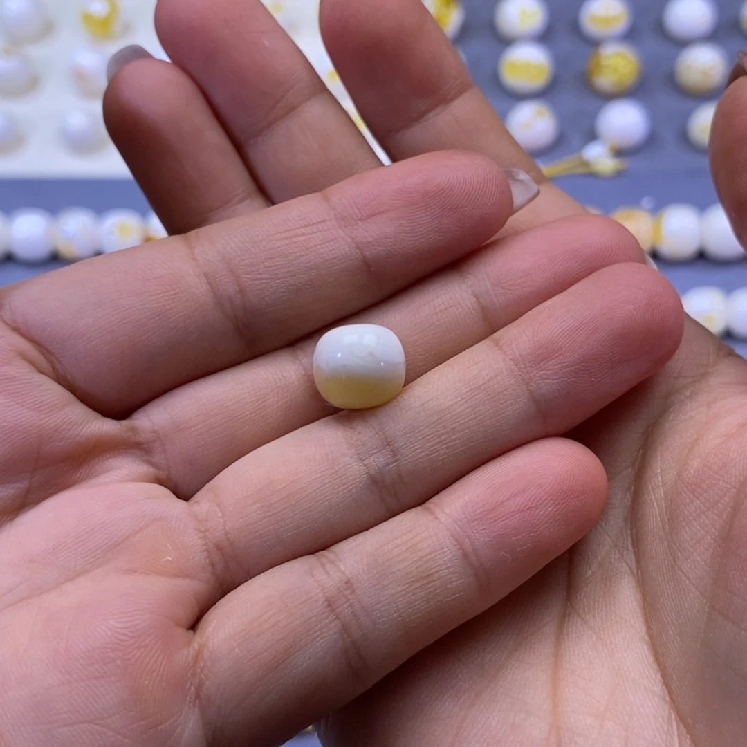 张***霖未镶嵌琥珀珠宝奇石