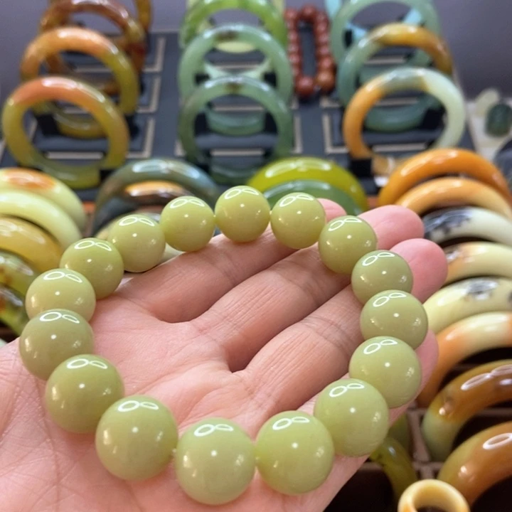 蛇纹石玉手镯未镶嵌