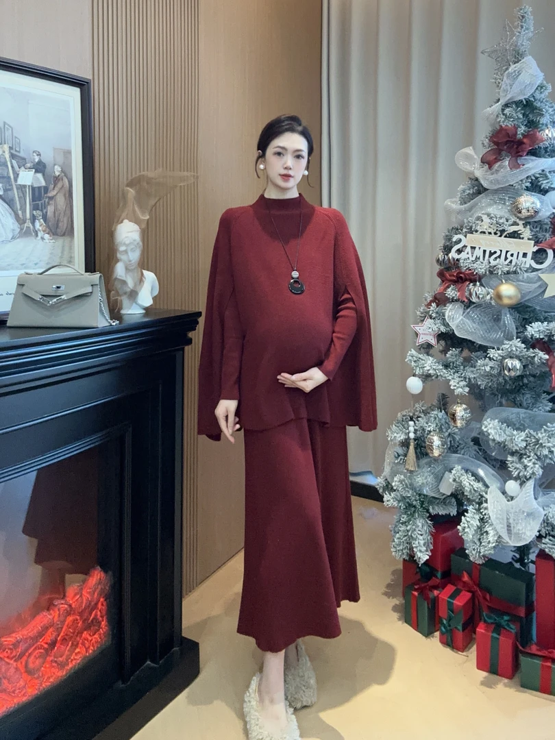 Zoey孕妇装［倾城］冬季新年设计款针织显瘦连衣裙搭阔版斗篷套装