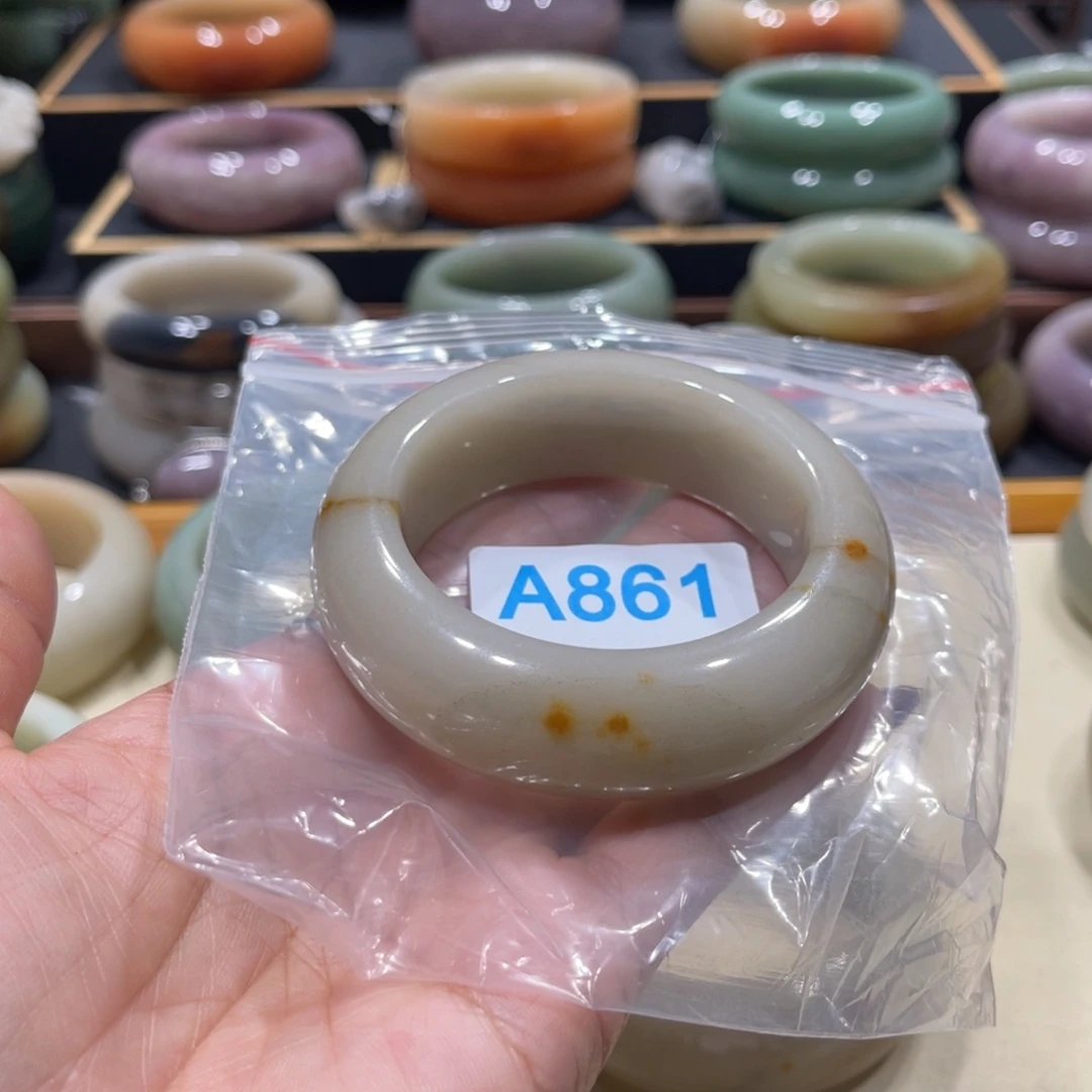 未镶嵌手镯石英岩玉