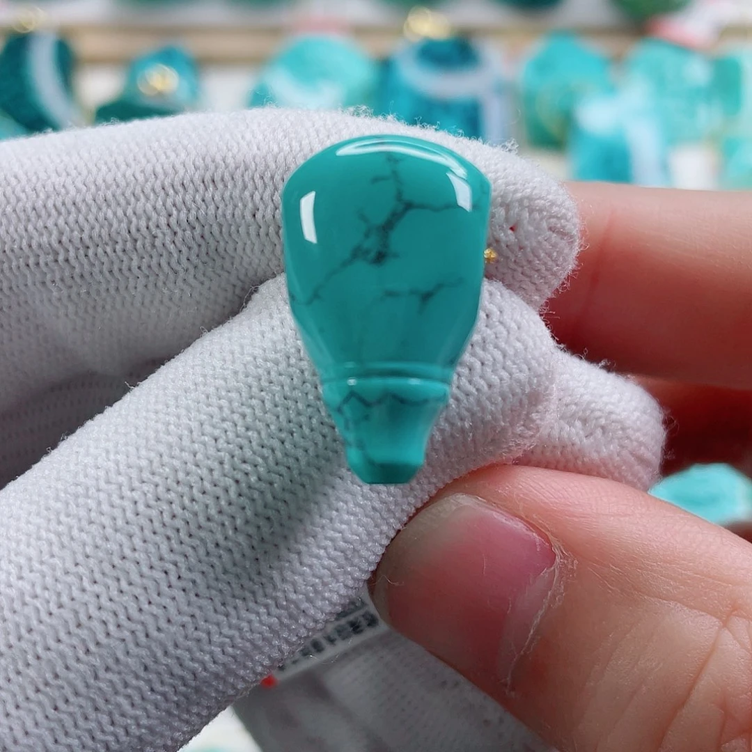 绿松石未镶嵌颈饰