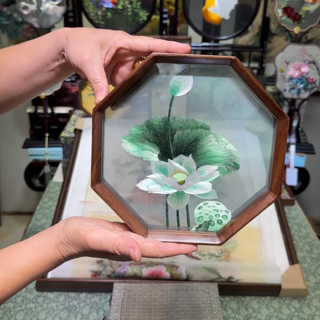 刺绣刺绣工艺精湛独特设计新颖时尚