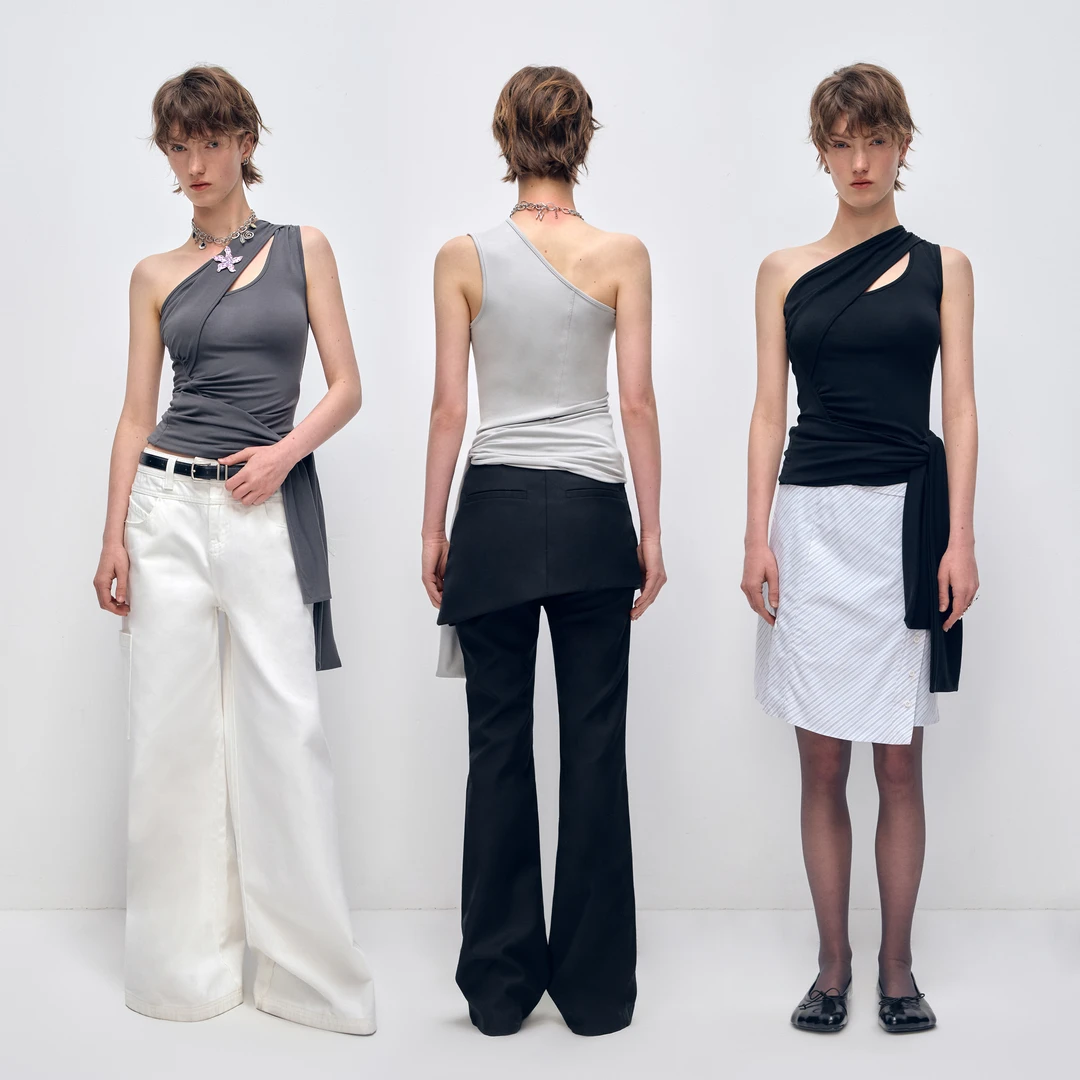 出逃赤岗西设计感不规则斜露单肩背心堆褶绑带无袖上衣